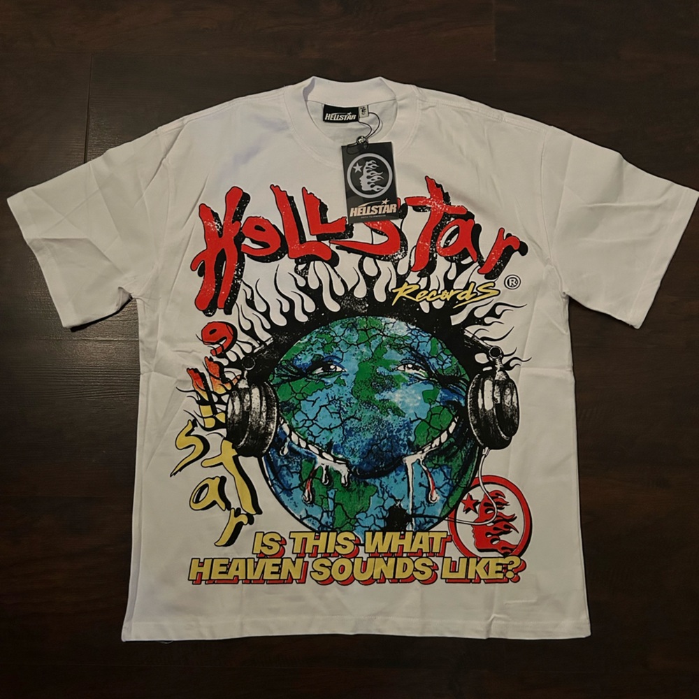 Graphic Tee with Earth and Headphones Design